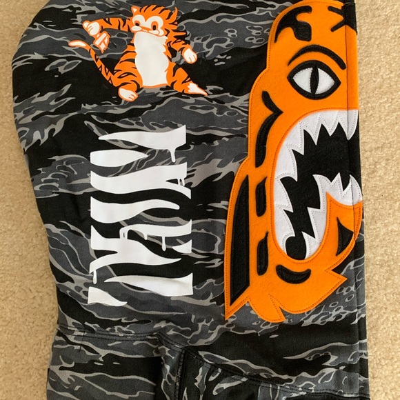 SOLD - Bape X UND Half Tiger Half Shark Hoodie - Picture 8 of 8